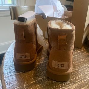 Womens Size 5 Uggs Never Worn